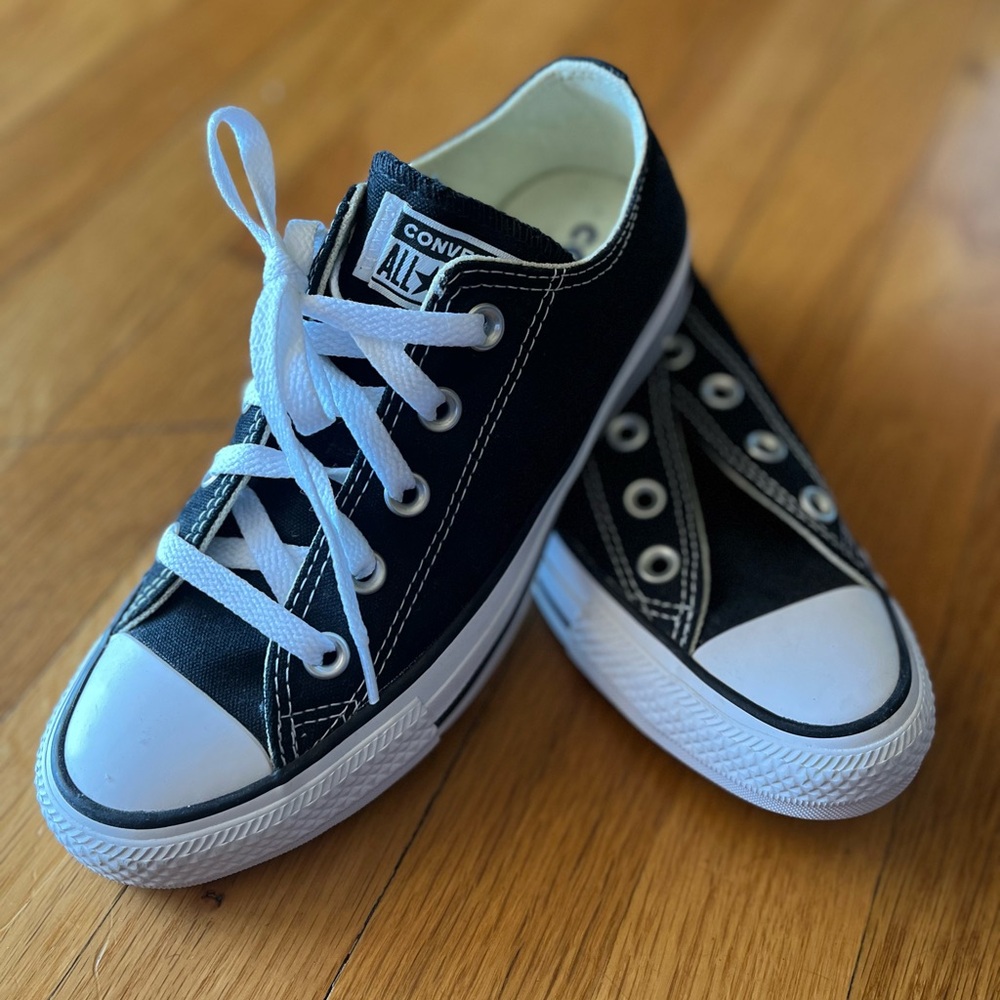 Classic Chucks-CONVERSE NEW Kids/Womens/Mens (women size 7)